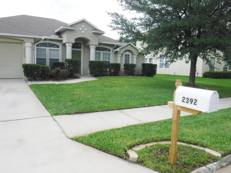 nice looking front lawn after doing a cleanup in Orange Park, FL